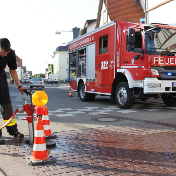 Jugendfeuerwehr füllt Bürgerbrunnen 2013