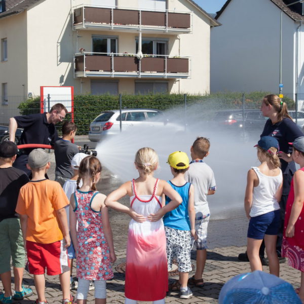 Besuch Grundschule bei der Feuerwehr 26.08.2016