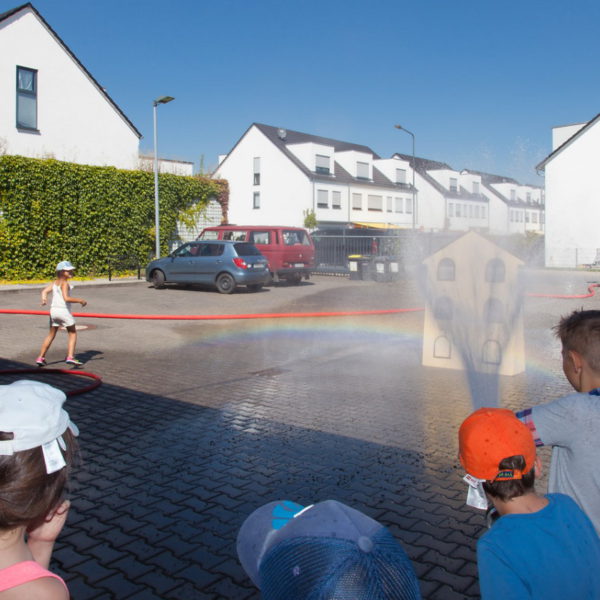 Besuch Grundschule bei der Feuerwehr 26.08.2016