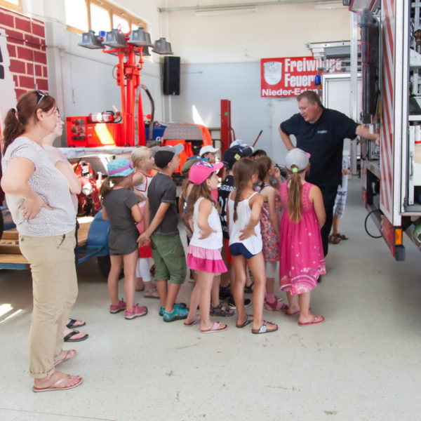 Besuch Grundschule bei der Feuerwehr 26.08.2016