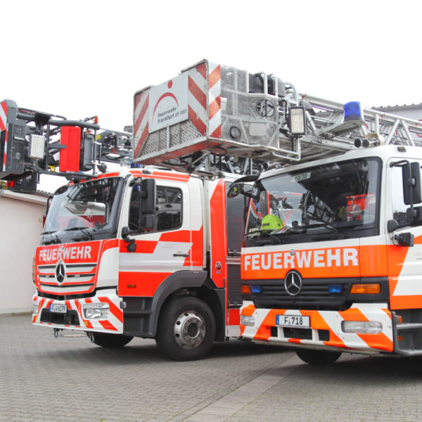 Neue Drehleiter der Nieder-Eschbacher Wache der Berufsfeuerwehr