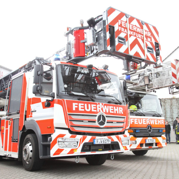 Neue Drehleiter der Nieder-Eschbacher Wache der Berufsfeuerwehr