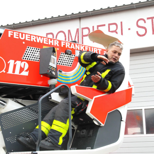 Neue Drehleiter der Nieder-Eschbacher Wache der Berufsfeuerwehr