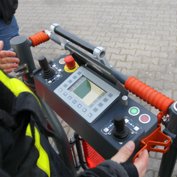 Neue Drehleiter der Nieder-Eschbacher Wache der Berufsfeuerwehr