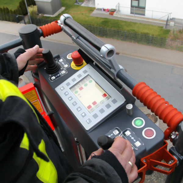 Neue Drehleiter der Nieder-Eschbacher Wache der Berufsfeuerwehr