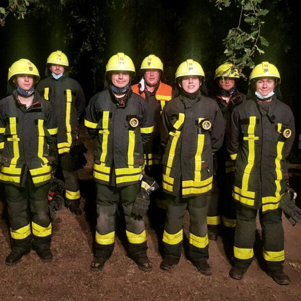 Neuzugänge aus der Jugendfeuerwehr: Nils, Yannick und Tim (erste Reihe v.r.n.l.)