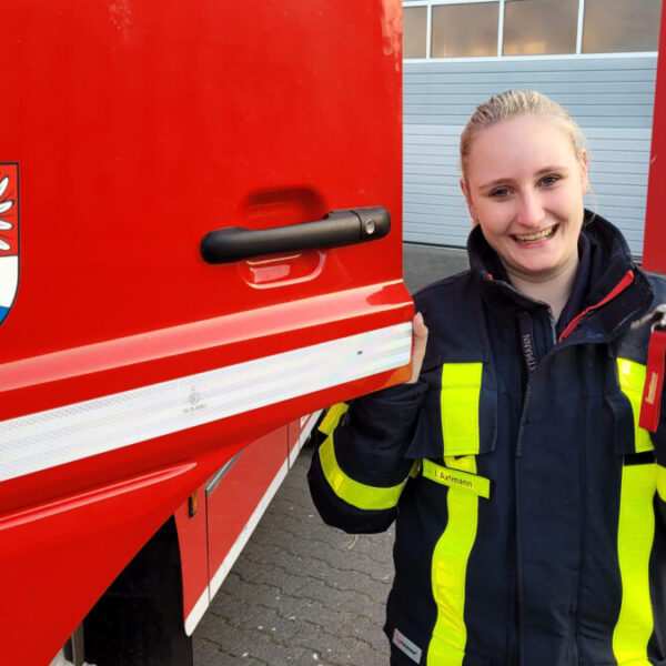 Ina Axtmann besteht Fahrprüfung für CE-Führerschein